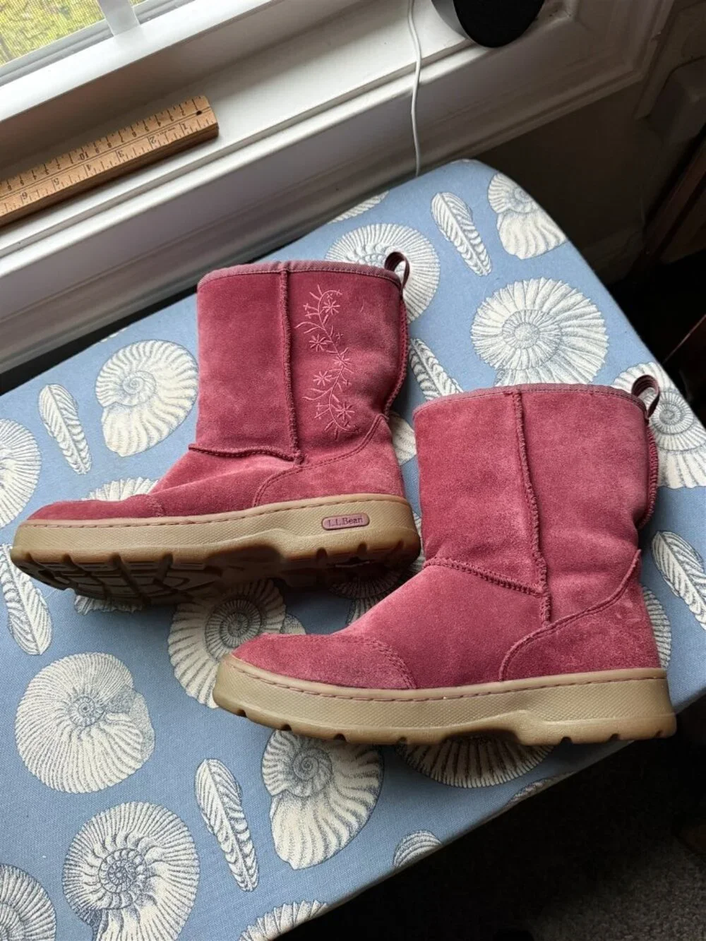L L Beans Womens Boots Suede Winter Fleece Lined Pink Red Embroidered 7